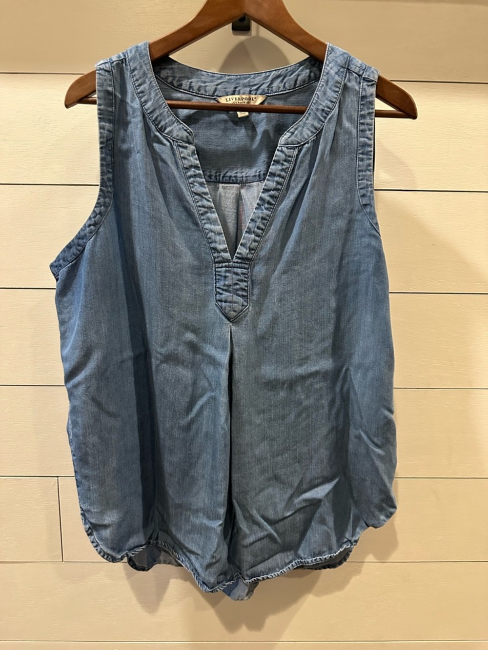 Liverpool Women’s Denim V-Neck Top - size Large